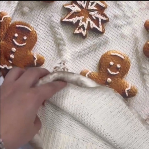 Pullover Top Soft Knit Long Sleeve with Adorable Gingerbread Man w/ Earrings - Picture 6 of 14